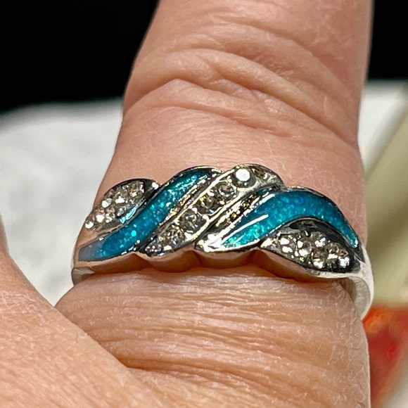 🦋Cute silver plate ring with rhinestone and inlay opal look/costume NWOT - Picture 3 of 10